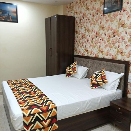 Js Banaras Residency Hotell Varanasi Exteriör bild