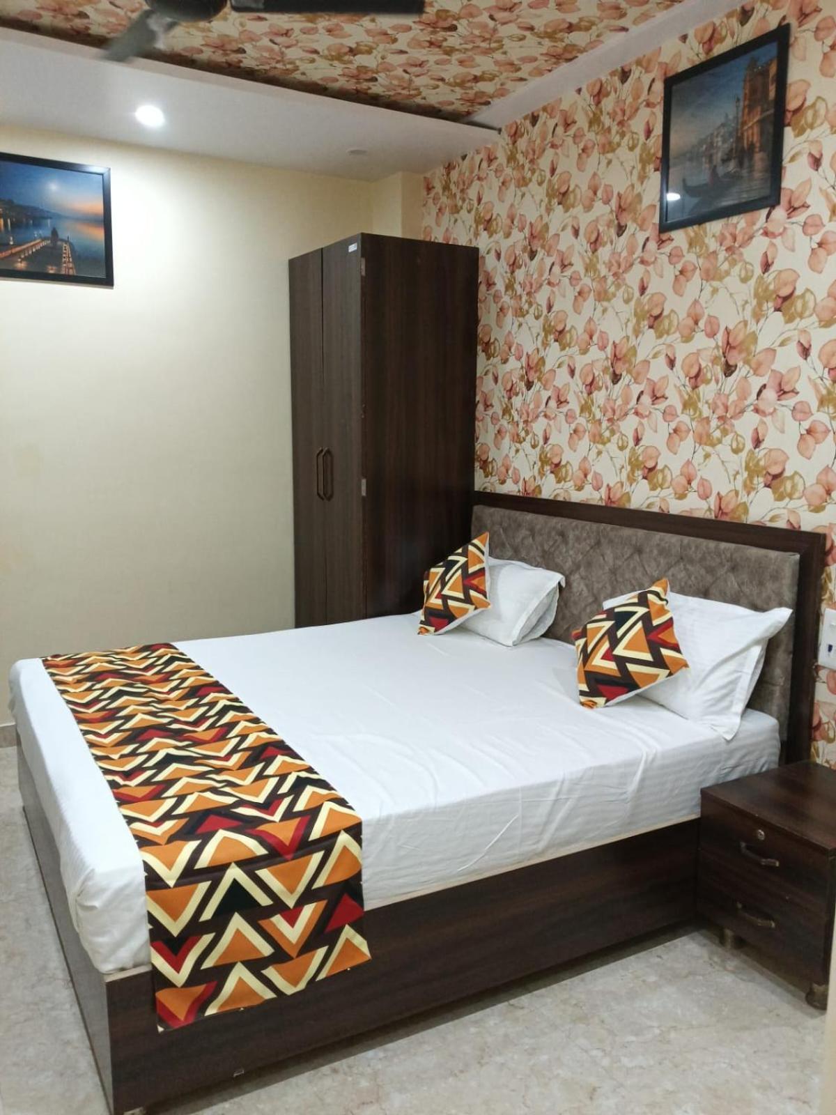 Js Banaras Residency Hotell Varanasi Exteriör bild