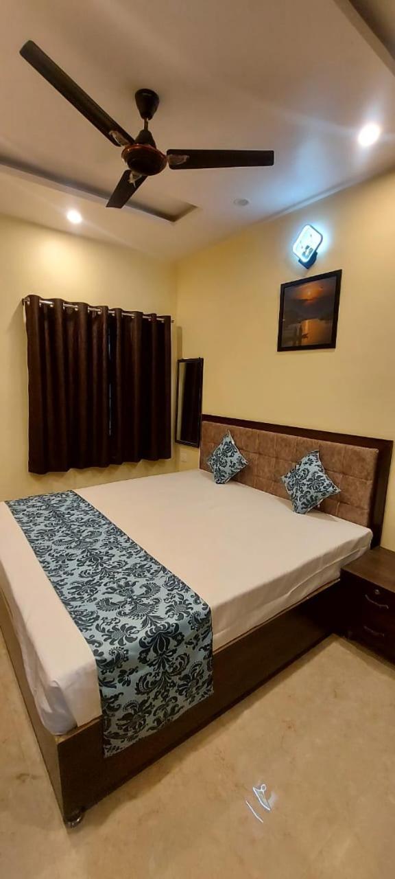 Js Banaras Residency Hotell Varanasi Exteriör bild